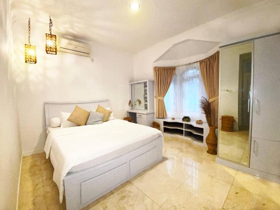 Tropical Villa By Villapedia Citaringgul Exterior photo